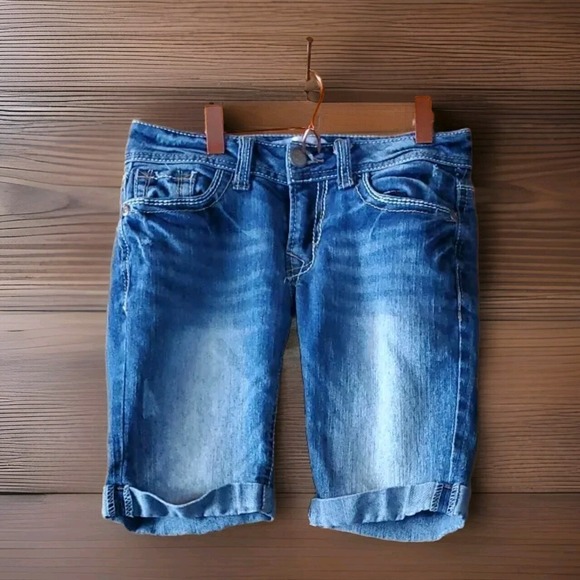 No Boundaries Pants - No Boundaries Medium fade Bermuda jean Shorts Sz 1 cuffed light distress stretch